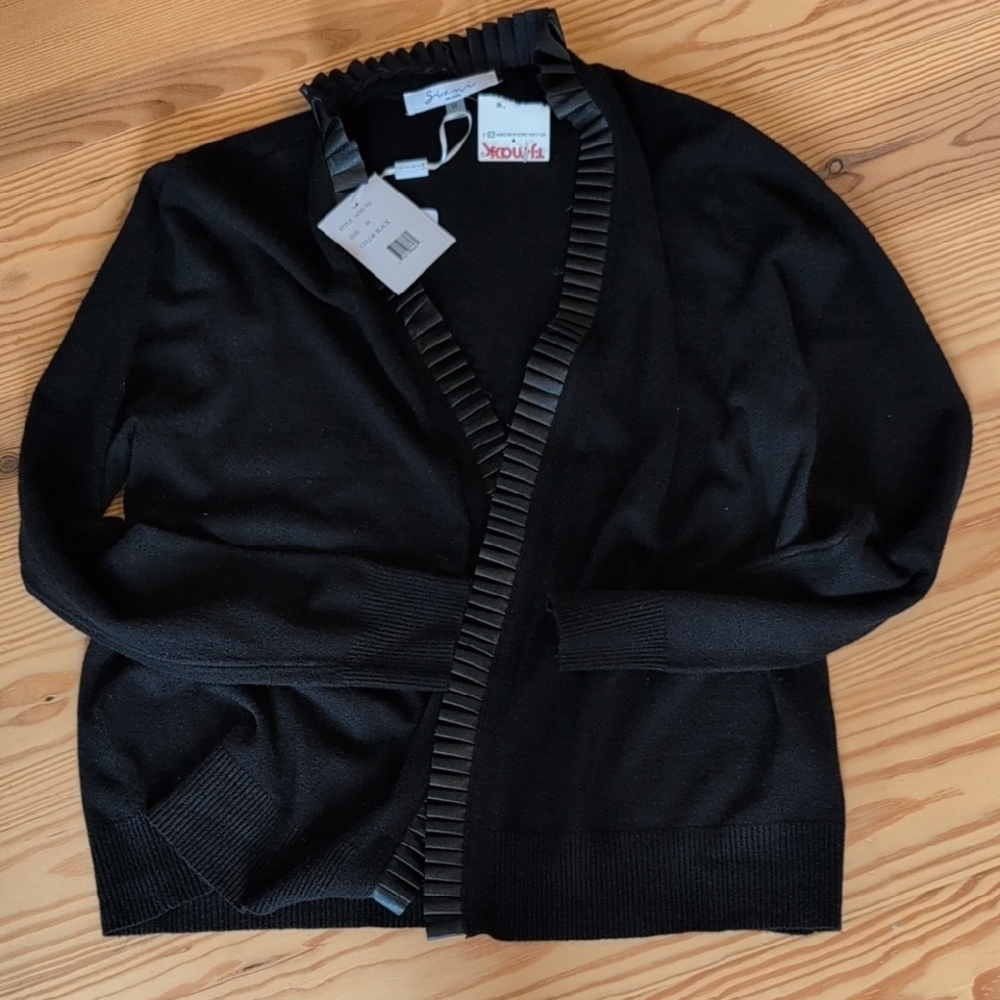 Black shug Cardigan with Pleated Trim